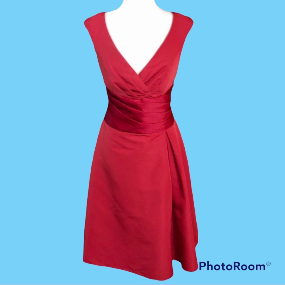 Elegant Red Formal Dress - Picture 2 of 9
